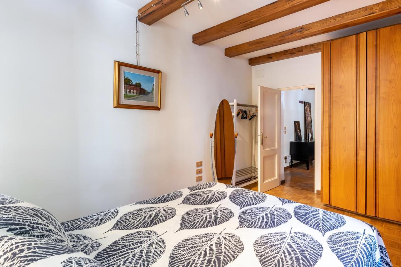 Piazza Napoleone Lovely Central Apartment Lucca Luaran gambar
